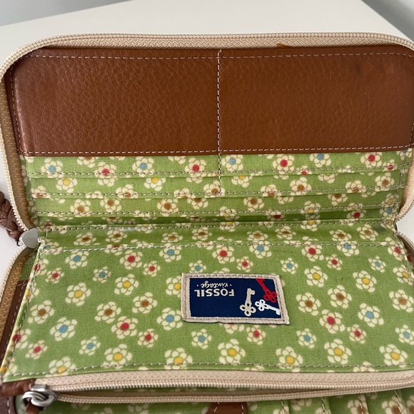 Fossil Vintage Floral Zip Around Wallet - Picture 12 of 13